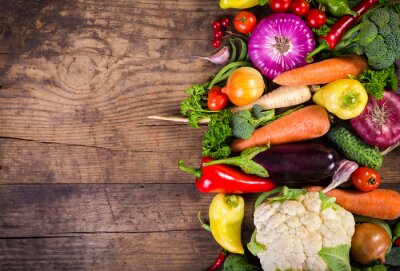 Papier peint  Légumes sur une planche sombre