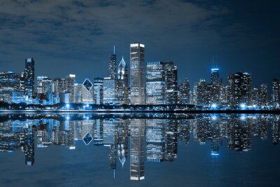 Papier peint  Les gratte-ciel de Chicago se reflétant dans l'eau la nuit