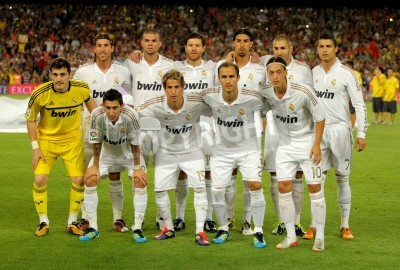 Papier peint  Les joueurs du Real Madrid avant un match