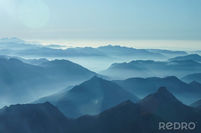 Papier peint  Les sommets de montagnes lointaines