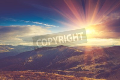 Papier peint  Lever de soleil derrière les montagnes