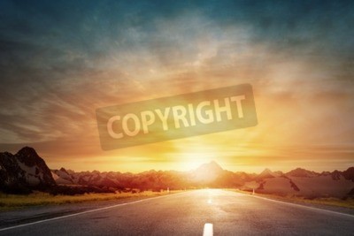 Papier peint  Lever de soleil rétro et une route vide