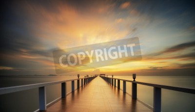 Papier peint  Lever de soleil sur une jetée