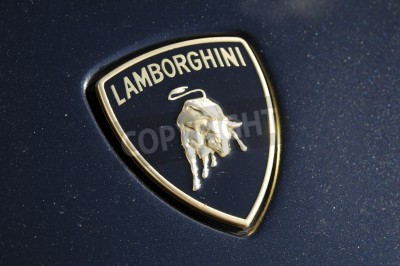 Papier peint  Logo Lamborghini sur une automobile. Lamborghini est un constructeur automobile italien.