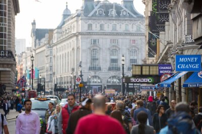 Papier peint  LONDRES, Royaume-Uni - 4 OCTOBRE 2016: Regent Street View avec les gens de transport et de marche