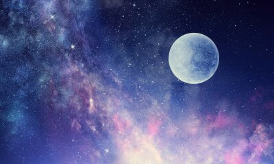 Lune brillante dans l'espace violet
