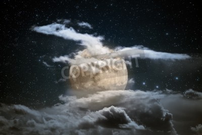 Papier peint  Lune et nuages clairs
