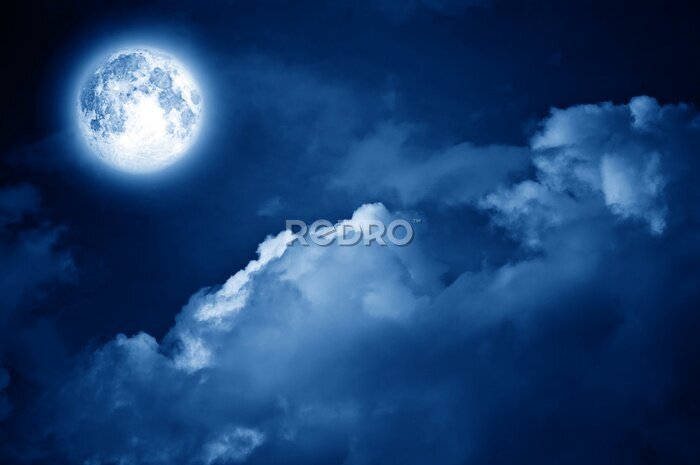 Papier peint  lune magique sur les nuages