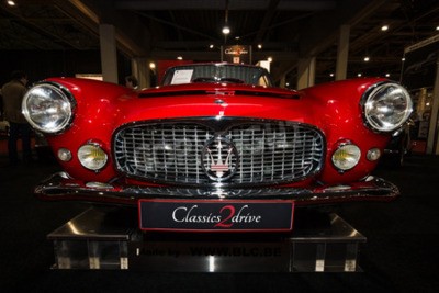 Papier peint  MAASTRICHT, PAYS-BAS - 8 janvier 2015: voitures Maserati 3500 GT Coupé (Tipo 101), 1959. International Exhibition & Inter TopMobiel 2015
