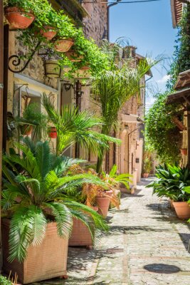 Magnifique rue décorée dans une petite ville en Italie, Ombrie