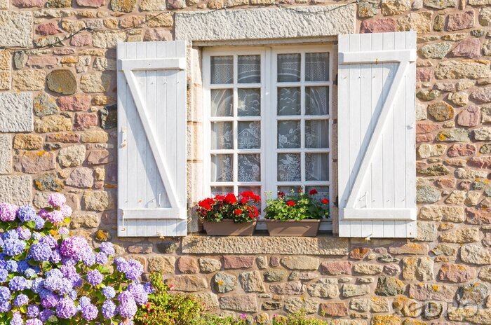 Papier peint  Maison de style français avec une fenêtre