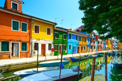 Papier peint  Maisons colorées au bord d'un canal