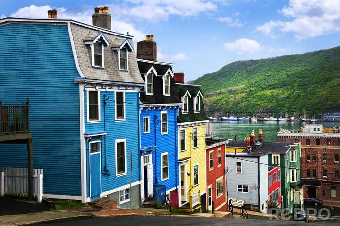 Papier peint  Maisons colorées dans une rue en pente