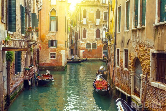 Papier peint  Maisons colorées et gondoles à Venise