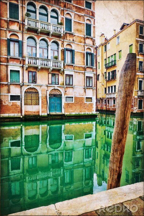Papier peint  Maisons peintes au bord d'une eau verte