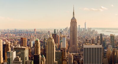 Papier peint  Manhattan Midtown Skyline avec des gratte-ciels illuminés au coucher du soleil. NYC, États-Unis