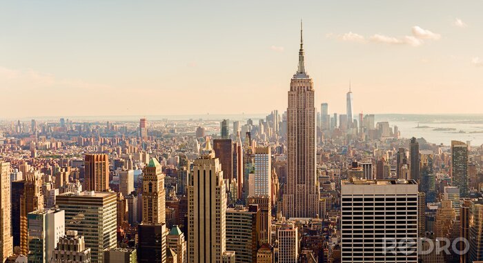 Papier peint  Manhattan Midtown Skyline avec des gratte-ciels illuminés au coucher du soleil. NYC, États-Unis