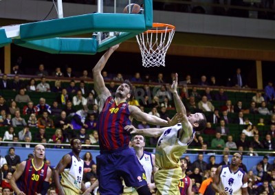 Papier peint  Match de basket ballon dans le panier