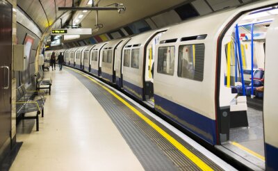 Papier peint  Métro londonien avec un train