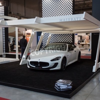 Papier peint  MILAN, ITALIE - 3 octobre Maserati voiture de luxe au Made Expo, l'architecture internationale et salon du bâtiment le 3 Octobre 2013, à Milan
