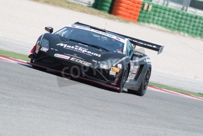 Papier peint  Misano Adriatico, Rimini, Italie - 10 mai: Une Lamborghini Gallardo GT3 de l'équipe Imperiale Racing, entraîné par AMICI Andrea (ITA) et BARRI Giacomo (ITA), le CI Gran Turismo course de voiture le 10