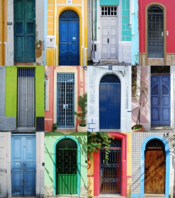 Papier peint  Mosaïque de portes de maison colorées