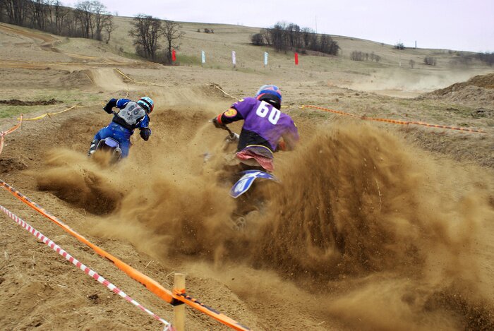 Papier peint  Motocross competiotin sur piste sale