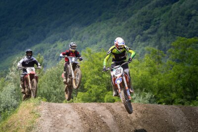 Papier peint  Motocyclistes sur une colline lors d'une course de motocross