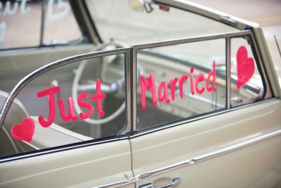 Papier peint  mots de voitures convertibles Just Married peint sur la vitre latérale