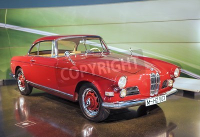 Papier peint  Munich, Germany- june 17, 2012: BMW 503-series Roadster on Stand in BMW Museum in June 17, 2012, Munich, Republic of Germany. Horizontal Image