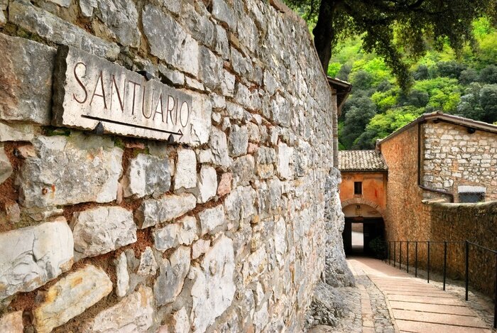 Papier peint  Mur en pierre et panneau de signalisation