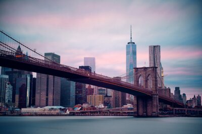 New York et pont menant à Manhattan