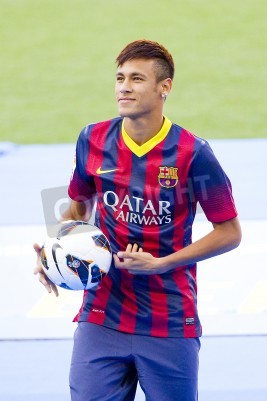 Papier peint  Neymar tient un ballon