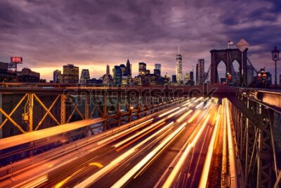 Papier peint  Night car traffic on Brooklyn Bridge in New York City