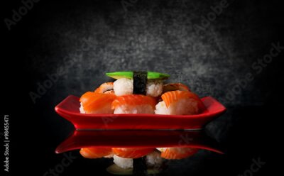 Papier peint  Nigiri sur une assiette