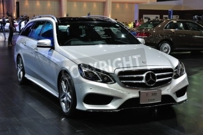 Papier peint  NONTHABURI - 25 Mars: Nouvelle Mercedes-Benz E 300 immobilier sur l'affichage lors de la 35e Bangkok Thaïlande International Expo Motor le 25 Mars 2014, Nonthaburi, Thaïlande.