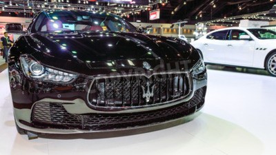 Papier peint  NONTHABURI - Décembre 02: La Maserati GranTurismo MC sur l'affichage à la Thaïlande International Expo Motor 2014 le 02 Décembre, 2014, Nonthaburi, Thaïlande.