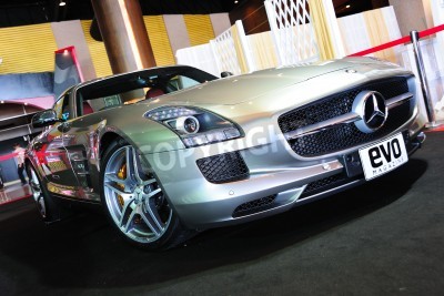 Papier peint  Nonthaburi, THAÏLANDE - Mai 21: La Mercedes-Benz SLS AMG dans Supercar & Import Car Show le 21 mai 2011 à Nonthaburi, Thaïlande.