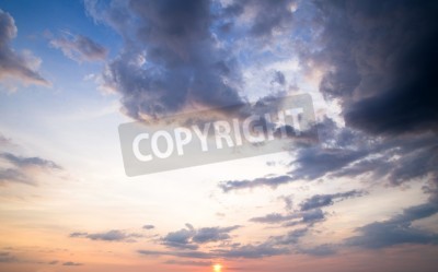 Papier peint  Nuages sombres dans le ciel