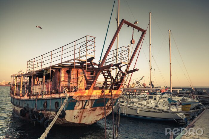 Papier peint  Old rusted pleasure boat is moored in Nesebar
