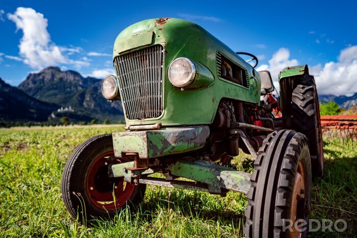 Papier peint  Old tractor in the Alpine meadows