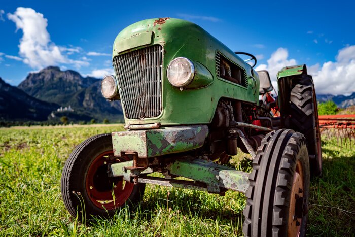 Papier peint  Old tractor in the Alpine meadows