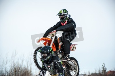 Papier peint  Orenburg, région d'Orenbourg, en Russie - 10 Mars 2013: Juniors concurrence en hiver Motocross