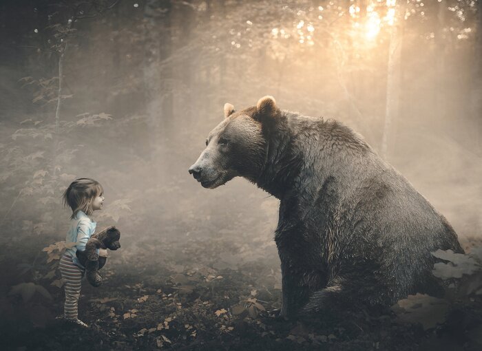 Papier peint  Ours et petite fille dans la forêt
