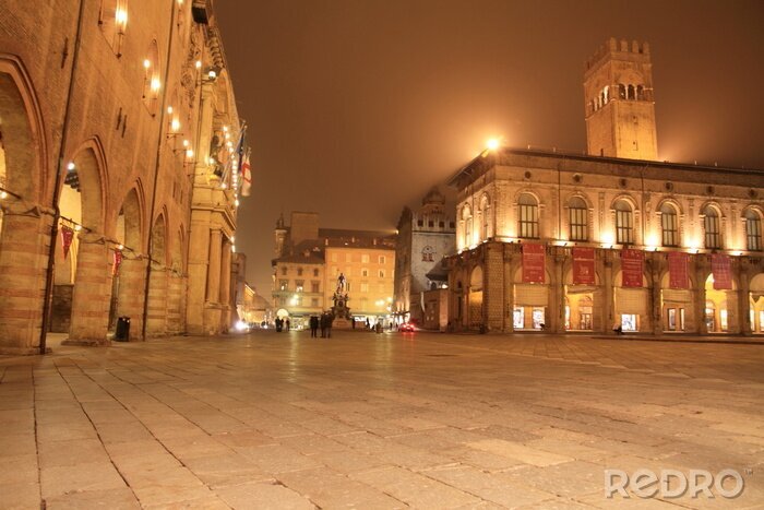 Papier peint  Palazzo Comunale de Bologne dans la nuit Émilie-Romagne en Italie