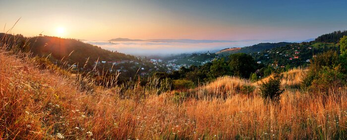 Papier peint  Panorama automnal de montagnes et de collines