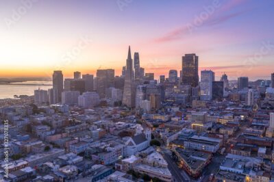 Papier peint  Panorama de la métropole au coucher du soleil
