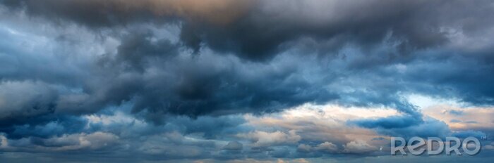 Papier peint  Panorama de nuages orageux