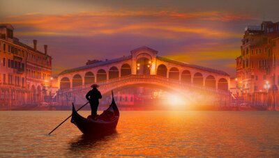 Papier peint  Panorama de Venise au coucher du soleil sur une gondole