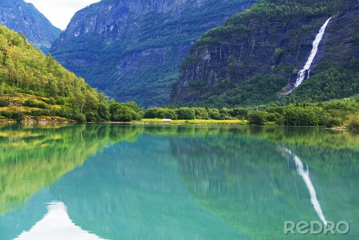 Papier peint  Panorama des montagnes et du lac norvégiens